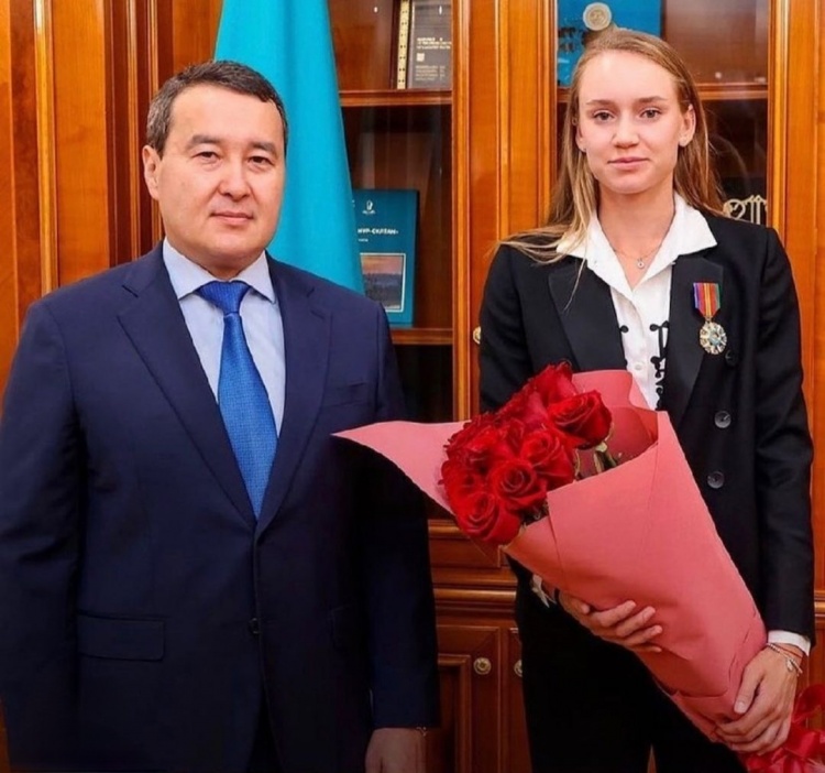 整个球场瞬 整个球场瞬