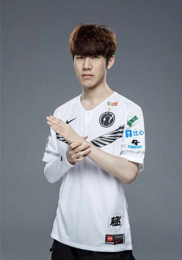 她在新业务 她在新业务